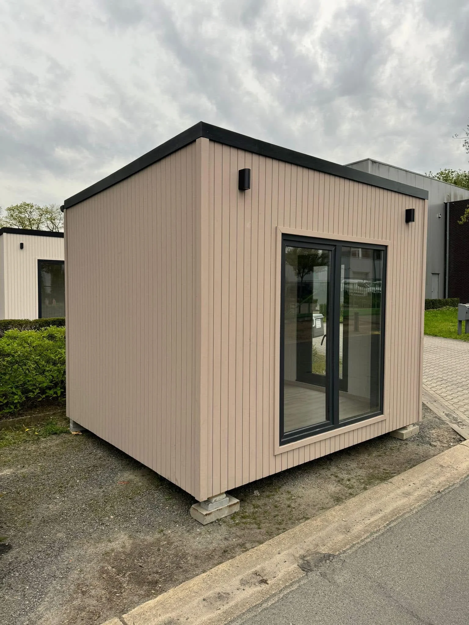 bureau de jardin isolé 10,5 m² pas cher – module reconditionné haut de gamme